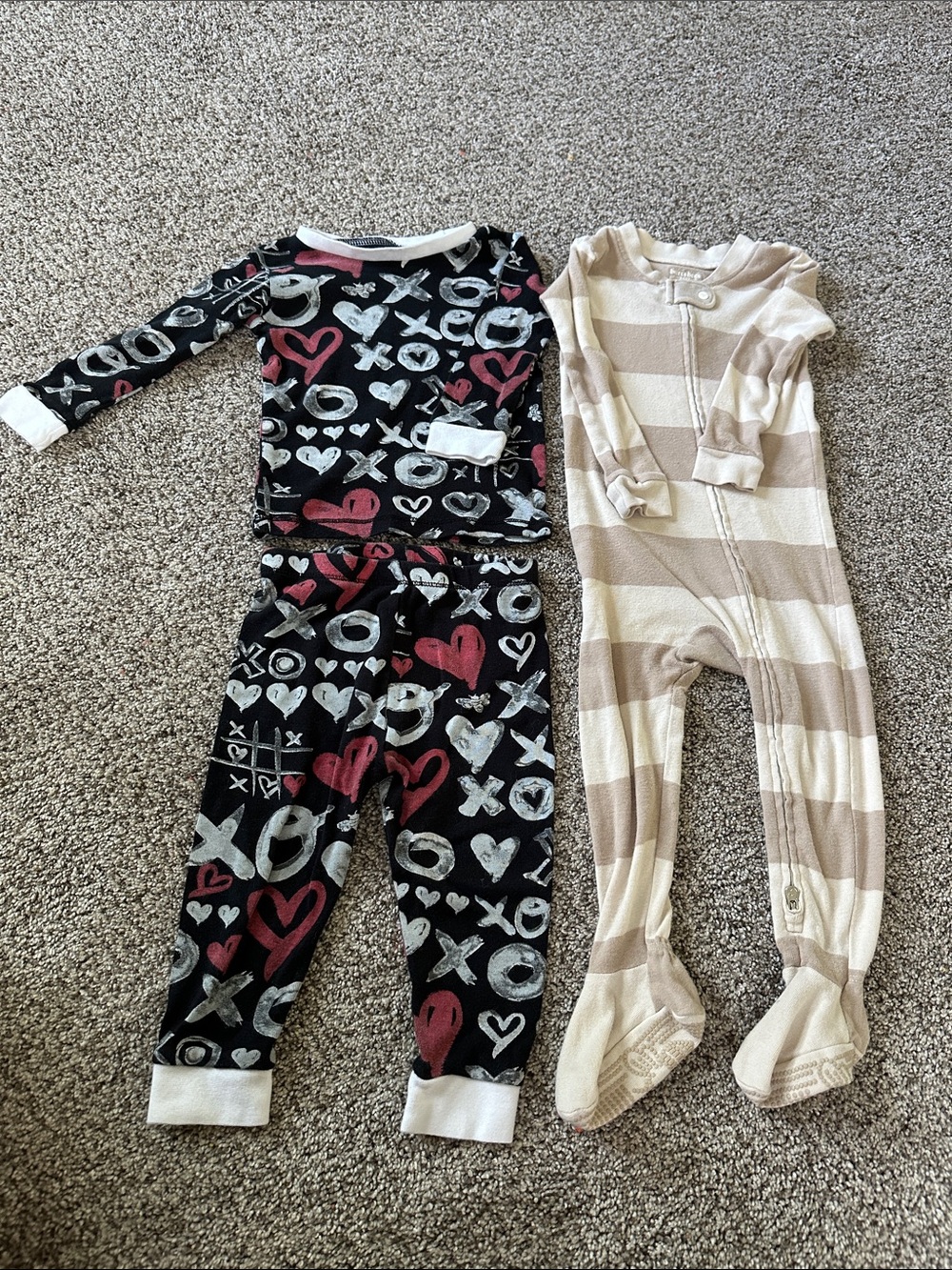 2 Burt’s Bees Baby organic pajamas size 12 months